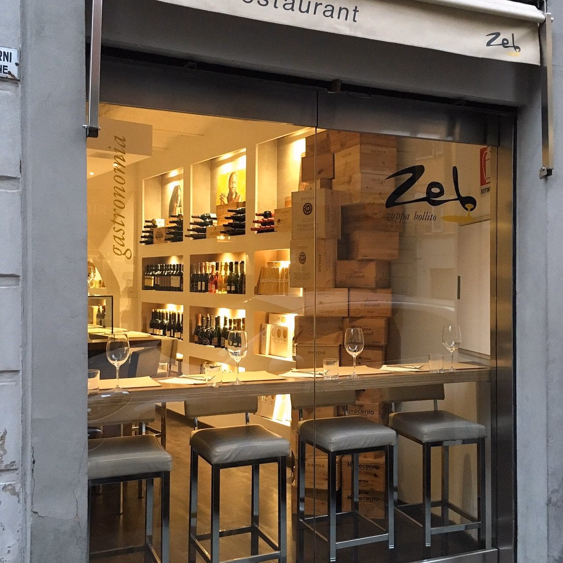 The counter and open kitchen at Zeb on Via San Miniato